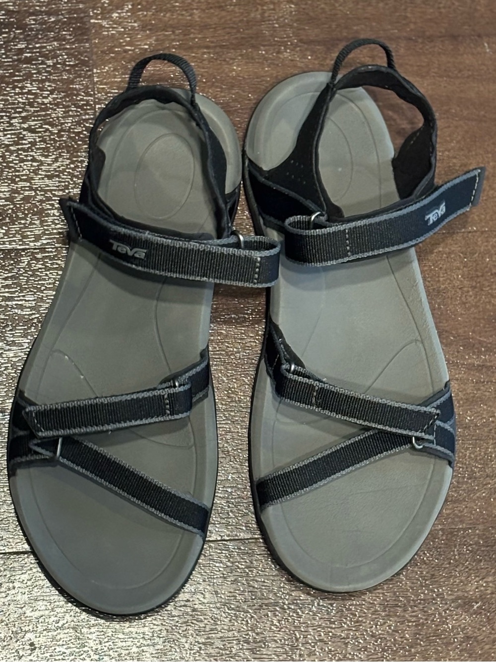 Teva Women’s Verra Strappy Sporty Outdoorsy Black Gray Sandal Size 8
